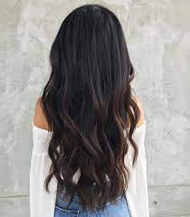 A medium blonde, dark chocolate hair color mix for women over 50 with dark skin complements the skin tone perfectly. Giggle Girl Long Hair Color Spring Hair Color Long Hair Waves