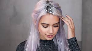 Nail those glitter hair vibes... just in time for the festive season! 💜