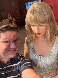 Remembering the moment with Taylor Swift I had. She was very quiet.