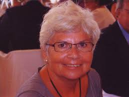 ZWISCHEN DEN SPRACHEN