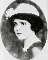 Vitagraphically yours, Jessica ✨