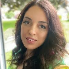 Alice Cabral's Instagram, Twitter & Facebook