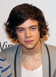 See more ideas about harry styles, harry styles long hair, harry. Harry Styles S Hair Evolution Pictures Popsugar Beauty