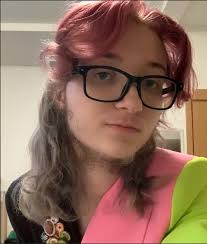 Robin Hart's Instagram, Twitter & Facebook