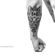 Black And White Fox Tattoos For Men Twinmonkeytattoo Fox Tattoo Art Black Grey Tatuagem De Raposa Tatuagens Para Braco De Mulher Estilo De Tatuagem