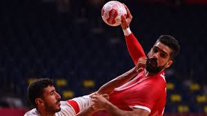 يسعى المنتخب المصرى لحسم تأهله لربع نهائى اولمبياد طوكيو 2020 لكرة اليد بمواجهة المنتخب السويدى فى الجولة الرابعة من منافسات كرة اليد للرجال بالاولمبياد صباح الاربعاء 27 يوليو. Jjtbn1q4xjdcpm