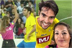 Был ли этот ответ полезен? Watch Woman Referee Shows Yellow Card To Brazil Legend Kaka To Take Selfie