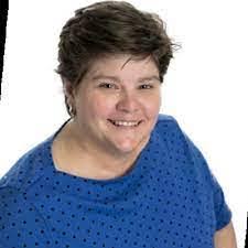 Deirdre Booth's Instagram, Twitter & Facebook