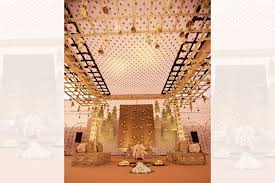 This new trend introduces the long feathery plumes of the pampas grass in all its golden and pink glory to the wedding decorations themes. 5 Fundamentals Of South Indian Wedding Decorations