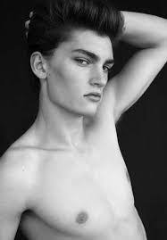 Taylor Gannon's Instagram, Twitter & Facebook