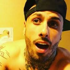 Un artista de puerto rico que luego de alcanzar el exito y bajar, tuvo que ir a colombia para renacer. 41 Nicky Jam Ideas Jam Puerto Rican Singers Daddy Yankee