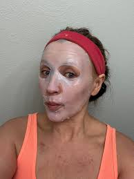 Is anyone else struggling with acne and fatigue from rinvoq? It's helped  with my stomach issues but these side effects are horrible 😭😭