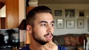 Bagi lelaki mode pertama yang diperhatikan adalah model potongan desain yang alami dan sederhana membuat potongan rambut pria manadarin lebih disukai oleh banyak pria asia. 8 Jenis Potongan Rambut Cowok Yang Paling Disukai Para Cewek Kamu Termasuk Nggak Bro