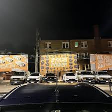 On sunday, these hours may differ, so for the exact hours, check for the nearest autozone store. Autozone West Ridge 2555 W Touhy Ave