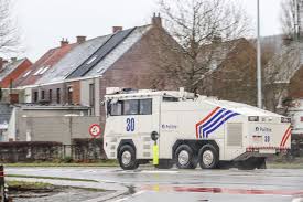 De croo ziet het voorzitten van de gemeenteraad niet te combineren met het ambt van eerste minister. Politie Massaal Paraat Voor Protestactie Die Uiteindelijk Maar 15 Man Op De Been Brengt In Brakel Brakel Hln Be