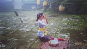 Mantra panca sembah di merajan. Mantra Kramaning Sembah Atau Panca Sembah Lengkap Artinya Dalam Agama Hindu Mutiara Hindu