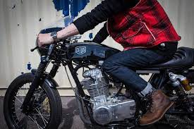 The Tudor Black Bay With Rob Fairweather Of Deus Ex Machina Moda Homens