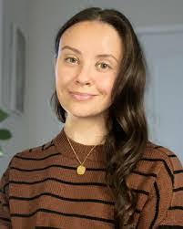 Alison Langston's Instagram, Twitter & Facebook