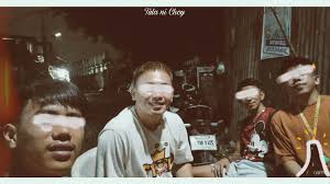 May mga kaibigan akong hindi ko na madalas makausap, wala narin akong ideya  sa pinagdadaanan nilang hirap. Ganito pala kapag tumatanda na't namulat na  sa reyalidad ng totoong buhay. May mga kaniya-kaniya