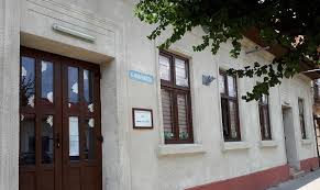 .1988 1989 1990 1991 1992 1993 1994 1995 1996 1997 1998 1999 2000 2001 2002 2003 2004 2005 2006 2007 2008 2009 2010 2011 2012 2013 2014 2015 2016 2017 2018 2019 2020 2021. Succesuri In Serie Pentru TanÄra AnonimÄ Care A Ajuns ÈefÄ Peste Noapte In PrimÄria TimiÈoara