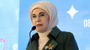 Emine Erdoğan'dan Çınar Uluslararası Kültür ve Sanat Derneğinin Karma  Sergisi'ne ilişkin paylaşım