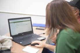 No Dia do Professor, categoria recebe recurso para aquisição de notebook -  Notícias do Acre