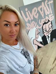 The Mad hat faces andy