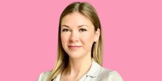 Holly Passmore's Instagram, Twitter & Facebook