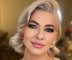 Her career originally began as a gymnast, however, she would often sing alongside her siblings in church. Lidia Buble In Lacrimi Pe Internet Din Ce Cauza Sufera Artista
