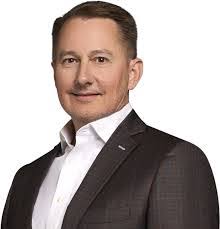 Douglas Gill's Instagram, Twitter & Facebook