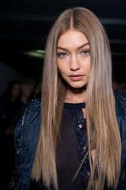 Dogal Kumral Sac Rengi Modern Kadin Cuando Llega Los Angeles Primavera Siempre Apetece Renova Light Brown Hair Hair Color Light Brown Light Hair Color