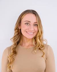 Alana Bennett's Instagram, Twitter & Facebook