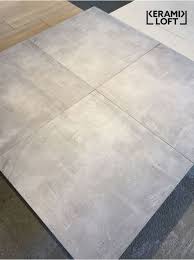 Fondovalle Portland Hood 80x80 Cm Zeitgemasse Moderne Und Pflegeleichte Betonoptikfliese Fliesen Betonoptik Haus Fliesen Betonoptik