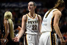 Caitlin Clark scores 20 in her WNBA debut for the Indiana Fever during loss  to the Connecticut Sun