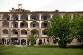 Arte y naturaleza se dan la mano en un enclave único donde el agua surge de la nada. Monasterio De Piedra Ocho Siglos De Leyenda