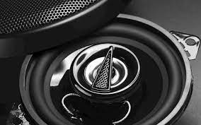 أفضل سماعات سيارة لتحسين الصوت في سيارتك