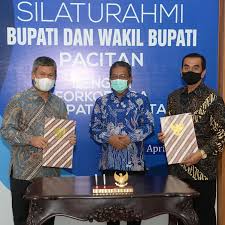 Sebagai customer, anda pasti ingin dapat. Humas Pacitan Posts Facebook