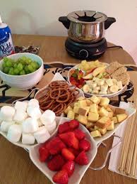 Schokoladenfondue Der Beste Snack An Einem Ordentlichen Madchenabend Macht Spass Und Man Kann Sich Gut Dabei U Lebensmittel Essen Fondue Rezepte Coole Snacks