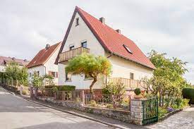 Nutzen sie unsere beratungsqualität in den filialen vor ort oder. Einfamilienhaus In Hochberg 173 M Vr Immoservice Mainfranken Gmbh