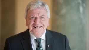 Minister president of the state of hesse. Cdu Mann Volker Bouffier Privat So Tickt Der Hessische Ministerprasident Abseits Des Politparketts News De