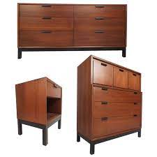 From modern beds to dressers and more — the ingredients are all here. Mid Century Modern Walnut Bedroom Set By Kroehler For Sale At 1stdibs