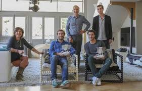L Agence Sorte De Selling Sunset A La Francaise Arrive Sur Tmc En 2020 Agence Immobilier Luxe Television