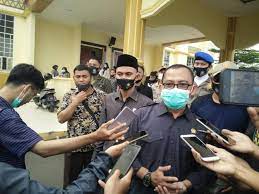 Ibâdet hayatinda bütün kaide ve emirlerin siki sikiya tatbik edilmesini ister. Detak Banten Aksi Di Dprd Kota Serang Pmii Menuntut Pencabutan Uu Omnibuslaw Cipta Kerja