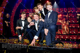 Libelle babbelt met beau van erven dorens. Groepsfoto Dsc3893 Jpg Dutch Press Photo Agency