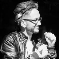 Stream Renato Macedo music