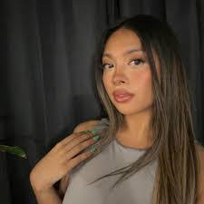 Veronica Rae's Instagram, Twitter & Facebook