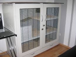Kaninchenstall Selber Bauen Aus Schrank In 2020 Kaninchenstall Selber Bauen Schliessfacher Schrank Selber Bauen