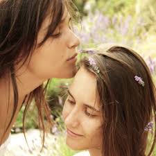 Study: Humans Make Friends for Weird Reasons