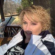 Lesa Danielson's Instagram, Twitter & Facebook