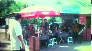 1:50:20 wahid (wahid senario) seorang pelayan di restoran eksklusif dipecat oleh majikannya apabila pelanggan yang dibawanya masuk ke dalam restoran mengkritik masakan yang dibuat oleh ketua chef yang juga merangkap pemilik restoran. Teaser Scene Roti Canai Terbang Lagi Lagi Senario 2001 Youtube